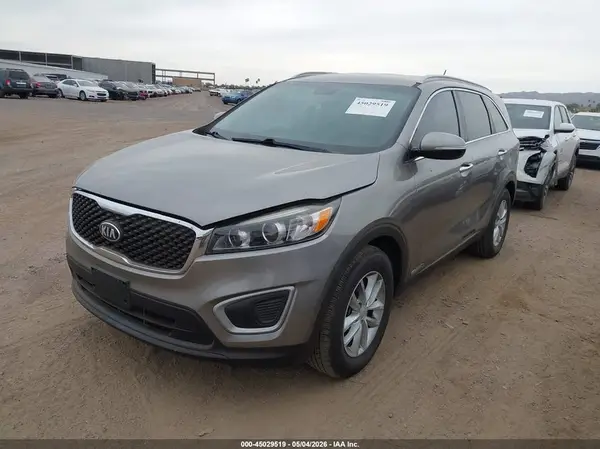5XYPGDA52JG376187 2018 KIA SORENTO - Image 2