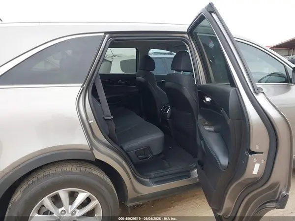 5XYPGDA52JG376187 2018 KIA SORENTO - Image 8