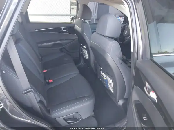 5XYPGDA52JG376657 2018 KIA SORENTO - Image 8