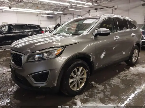 5XYPGDA52JG376691 2018 KIA SORENTO - Image 2