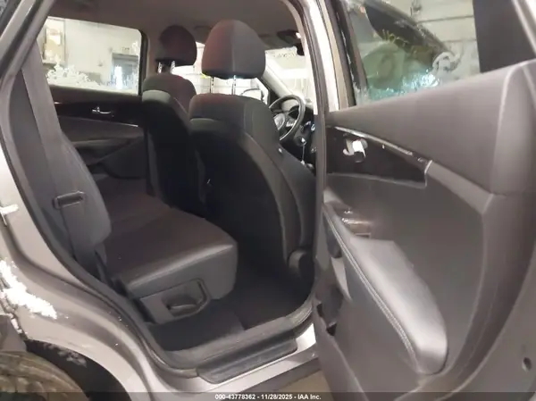 5XYPGDA52JG376691 2018 KIA SORENTO - Image 8
