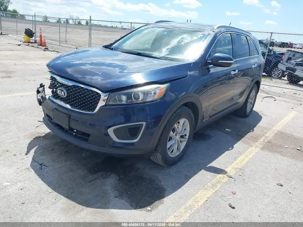 5XYPGDA52JG399310 2018 KIA SORENTO - Image 2