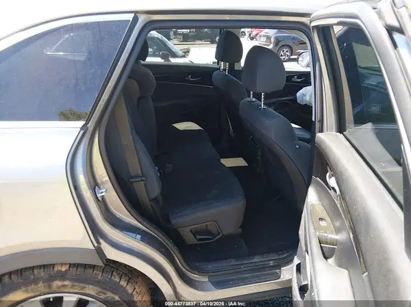 5XYPGDA52KG449205 2019 KIA SORENTO - Image 8
