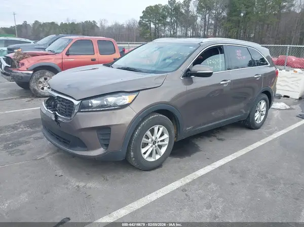 5XYPGDA52KG453836 2019 KIA SORENTO - Image 2