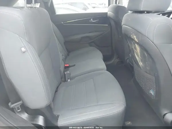 5XYPGDA52KG453836 2019 KIA SORENTO - Image 8