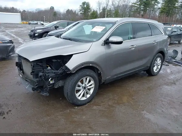 5XYPGDA52KG477697 2019 KIA SORENTO - Image 2