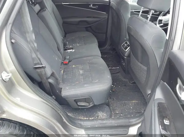 5XYPGDA52KG477697 2019 KIA SORENTO - Image 8