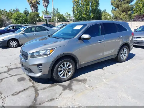 5XYPGDA52KG486366 2019 KIA SORENTO - Image 2