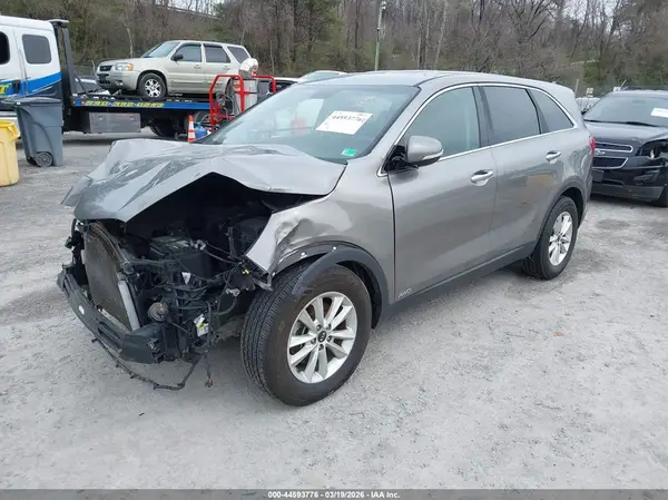 5XYPGDA52KG492197 2019 KIA SORENTO - Image 2