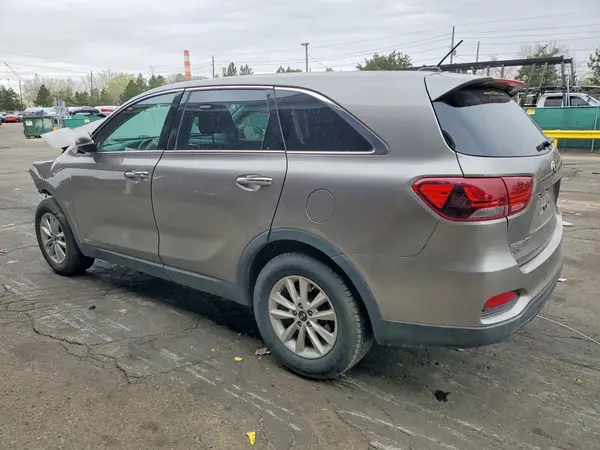 5XYPGDA52KG521018 2019 KIA SORENTO - Image 2