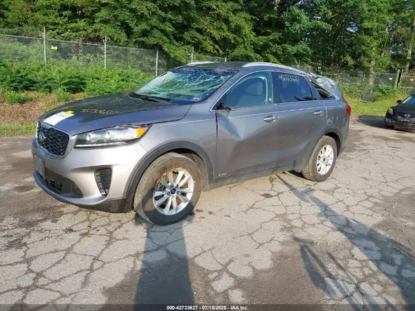 5XYPGDA52KG525263 2019 KIA SORENTO - Image 2
