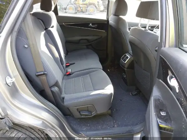 5XYPGDA52KG525263 2019 KIA SORENTO - Image 8