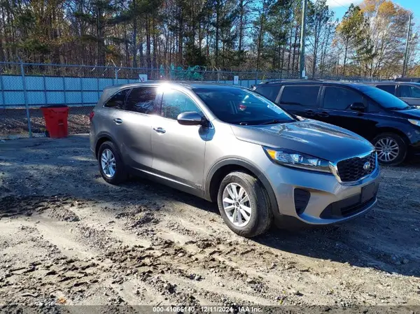 5XYPGDA52KG528440 2019 KIA SORENTO - Image 1