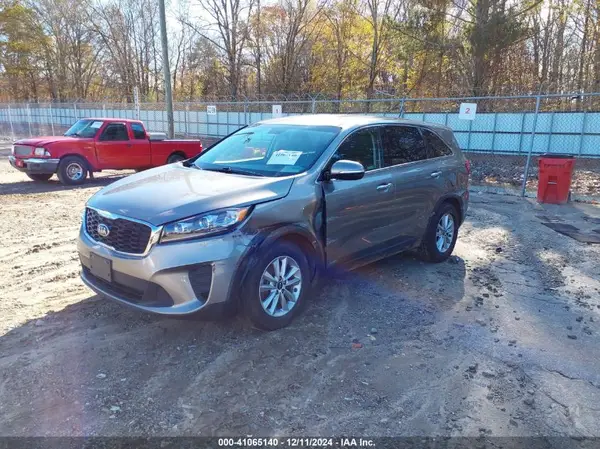 5XYPGDA52KG528440 2019 KIA SORENTO - Image 2