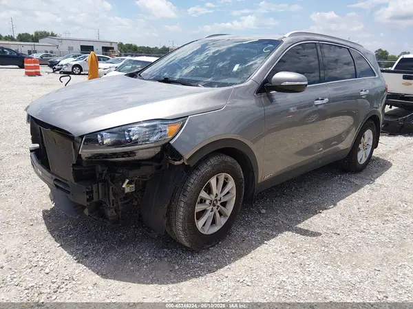 5XYPGDA52KG546677 2019 KIA SORENTO - Image 2