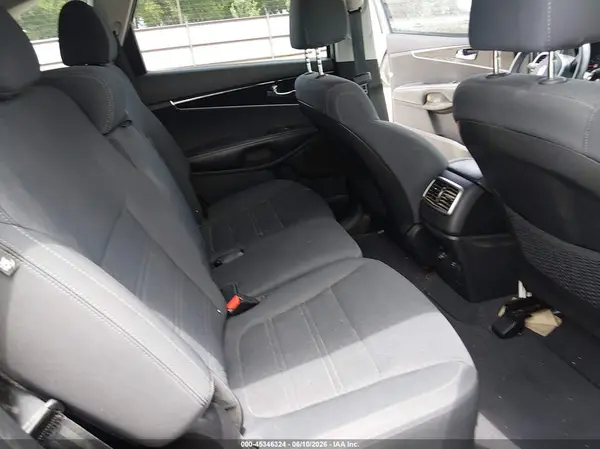 5XYPGDA52KG546677 2019 KIA SORENTO - Image 8