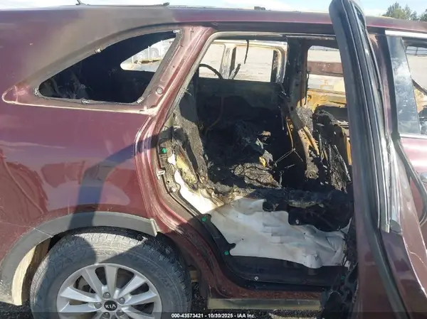 5XYPGDA52KG572812 2019 KIA SORENTO - Image 8