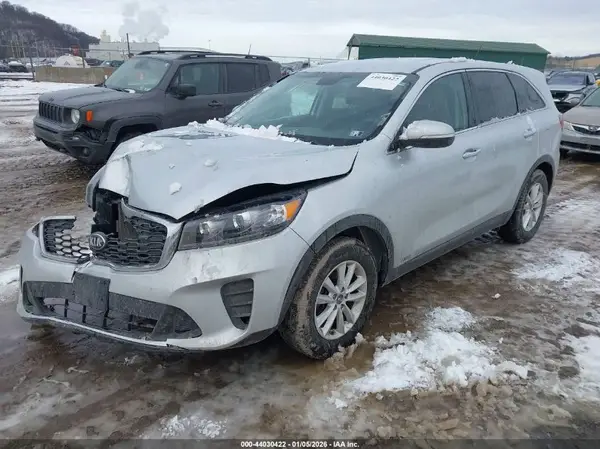 5XYPGDA52KG573202 2019 KIA SORENTO - Image 2