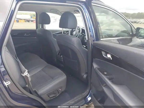 5XYPGDA52LG657957 2020 KIA SORENTO - Image 8
