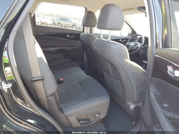 5XYPGDA52LG697519 2020 KIA SORENTO - Image 8