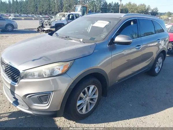 5XYPGDA53GG067871 2016 KIA SORENTO - Image 2