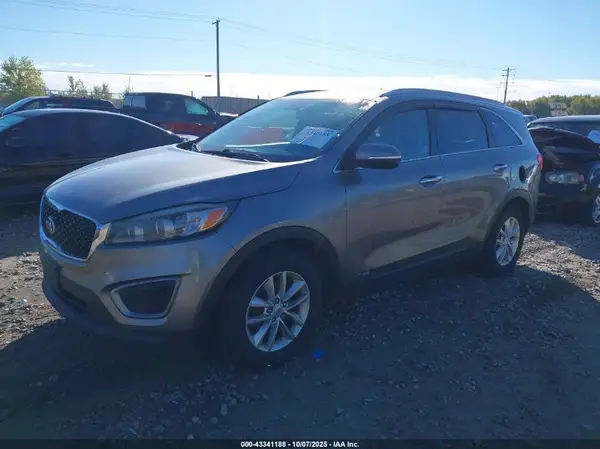 5XYPGDA53GG072441 2016 KIA SORENTO - Image 2