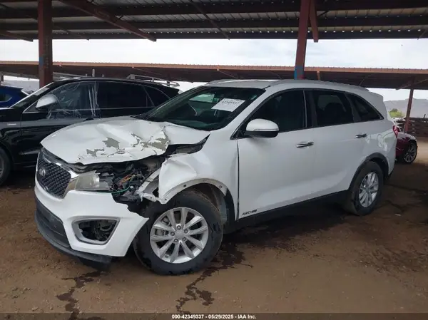5XYPGDA53GG109813 2016 KIA SORENTO - Image 2
