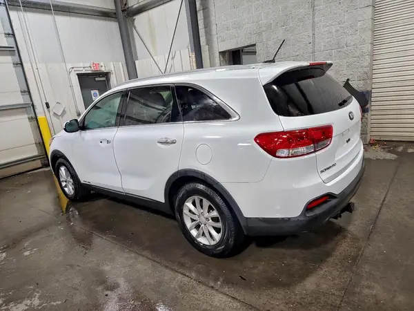 5XYPGDA53GG157585 2016 KIA SORENTO - Image 2