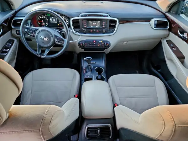 5XYPGDA53HG192046 2017 KIA SORENTO - Image 8