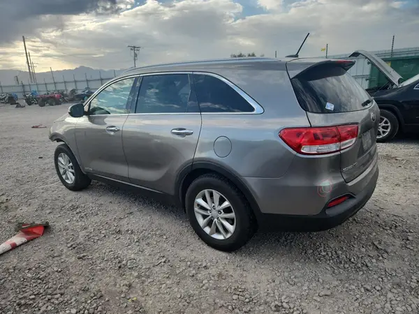 5XYPGDA53HG196100 2017 KIA SORENTO - Image 2