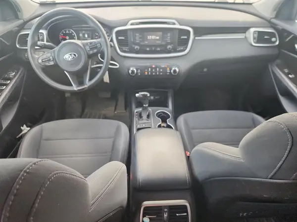 5XYPGDA53HG196100 2017 KIA SORENTO - Image 8