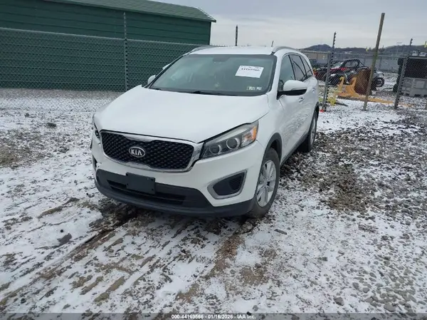 5XYPGDA53HG197246 2017 KIA SORENTO - Image 2
