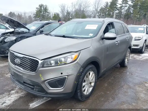 5XYPGDA53HG202493 2017 KIA SORENTO - Image 2