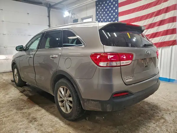 5XYPGDA53HG213705 2017 KIA SORENTO - Image 2
