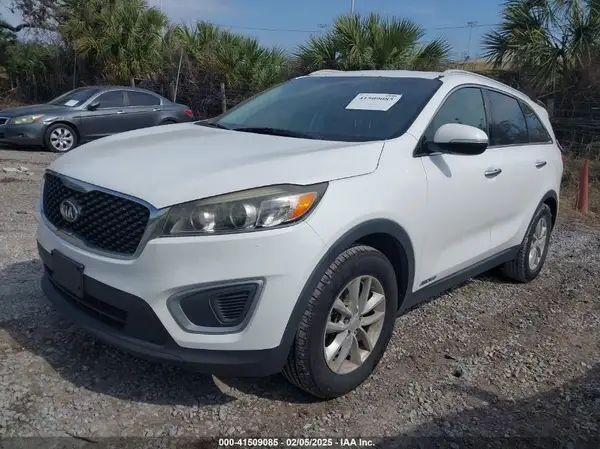 5XYPGDA53HG216331 2017 KIA SORENTO - Image 2