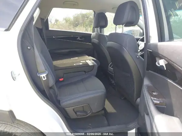 5XYPGDA53HG216331 2017 KIA SORENTO - Image 8