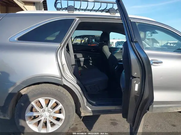 5XYPGDA53HG217544 2017 KIA SORENTO - Image 8