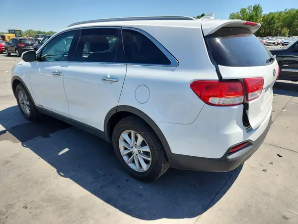 5XYPGDA53HG220203 2017 KIA SORENTO - Image 2