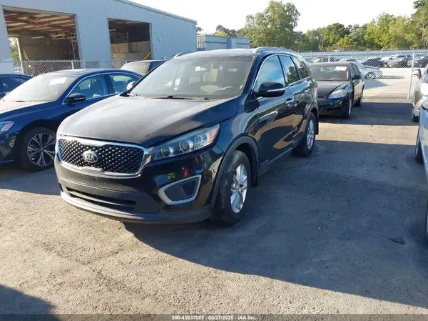 5XYPGDA53HG223778 2017 KIA SORENTO - Image 2