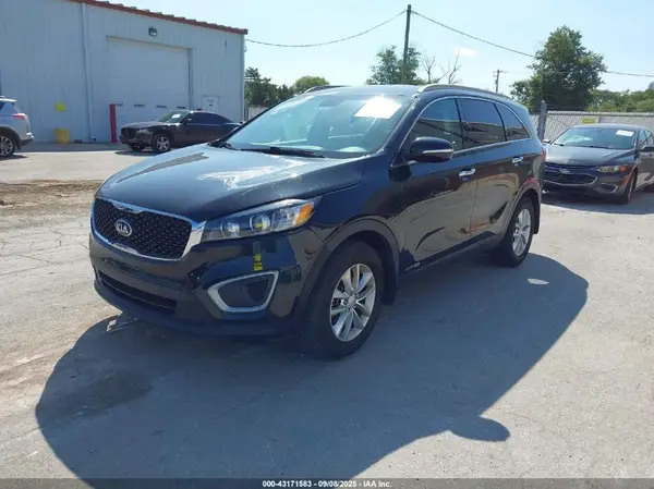 5XYPGDA53HG227183 2017 KIA SORENTO - Image 2