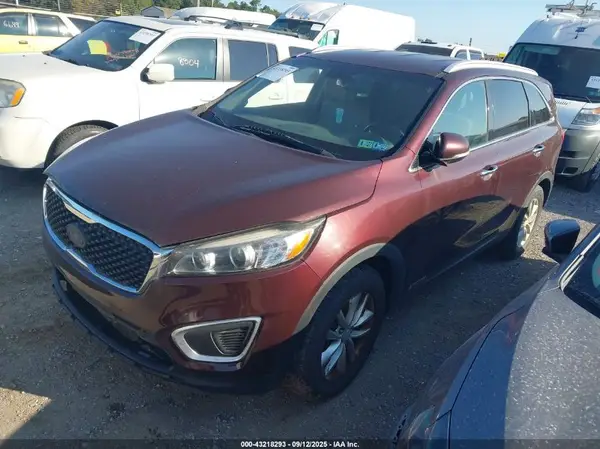 5XYPGDA53HG232402 2017 KIA SORENTO - Image 2