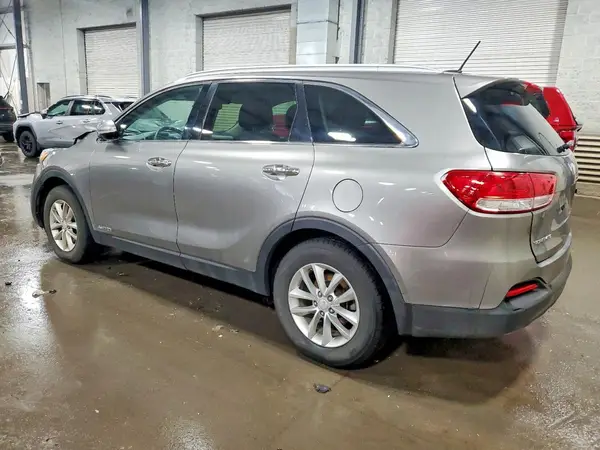 5XYPGDA53HG240032 2017 KIA SORENTO - Image 2