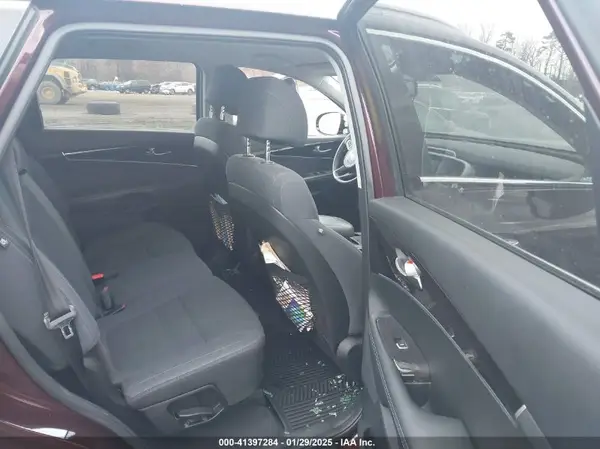 5XYPGDA53HG240970 2017 KIA SORENTO - Image 8