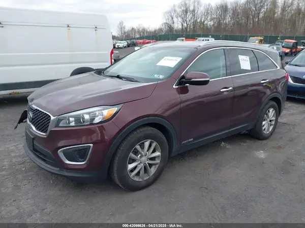5XYPGDA53HG243044 2017 KIA SORENTO - Image 2
