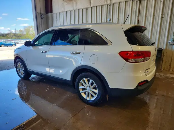 5XYPGDA53HG280661 2017 KIA SORENTO - Image 2