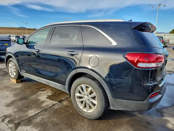 5XYPGDA53HG314128 2017 KIA SORENTO - Image 2