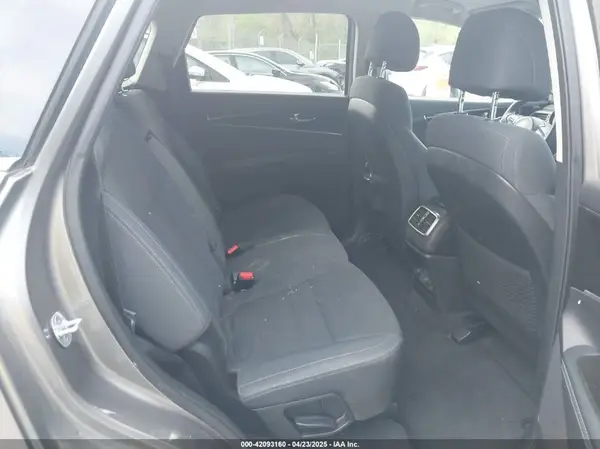 5XYPGDA53HG315036 2017 KIA SORENTO - Image 8