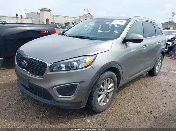 5XYPGDA53HG316168 2017 KIA SORENTO - Image 2