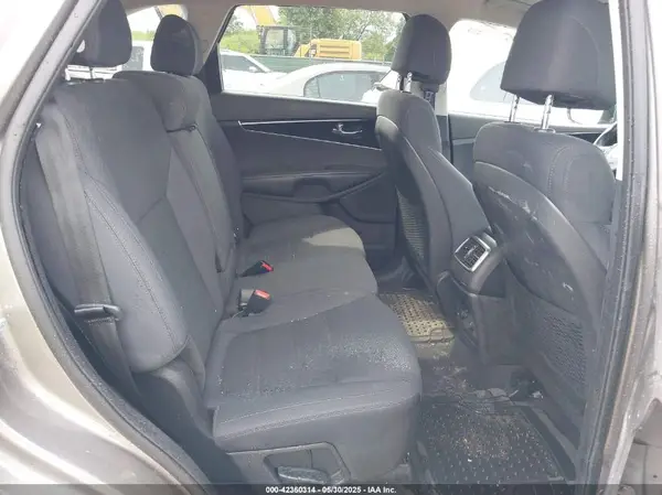 5XYPGDA53HG316168 2017 KIA SORENTO - Image 8