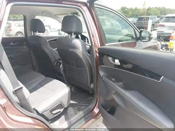 5XYPGDA53HG327915 2017 KIA SORENTO - Image 8